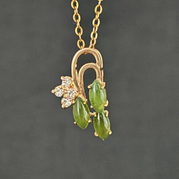 Vintage Jade Pendant Necklace, Dolphin Ore 18K Gold Electroplate - Picture 3 of 5